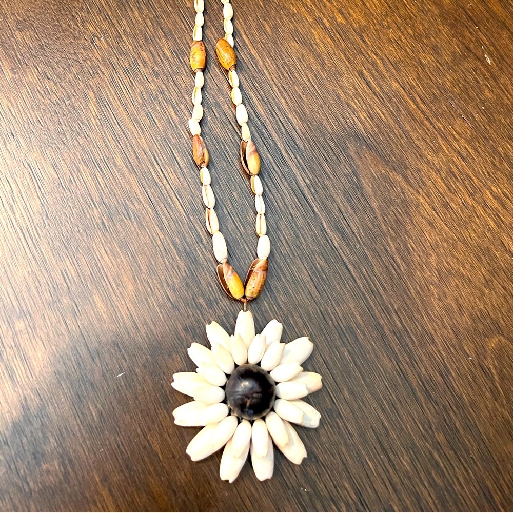 Vintage Cowrie Shell Necklace Beaded large Flower Hawaiian Boho Hippy Surfer